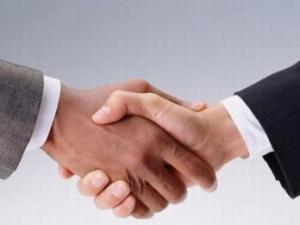 ǩԼ652.43��Ԫ  ������ѧУ�Ѵ���2018�����ǻغ���һǹ