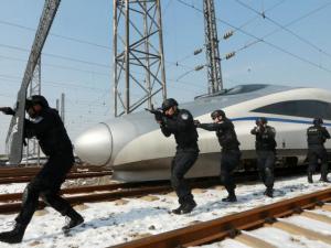 ��������3000�ྯ����һ�߱�����