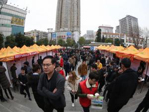 �´��׳���ǧ�����•�ž۽��ǡ��ش�����Ƹ��ٰ�