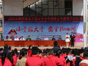 һ��ѧ������������ͥ   ��������ѧУ��չ������ȫ����