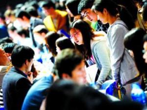 �人һ���ȳ���������ҵ4.8���� �����ձ�����8%