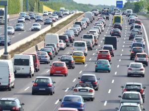 �人��չ������ȫ�н�ͨ�ۺ������ж�