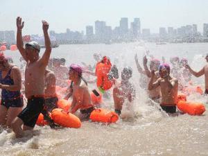 2018��44���人7•16�ɽ���4700����Ӿ�������ڳ���������ն��