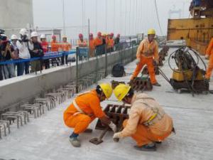 �ں�����ν����ݻ��Ŷ���ȫ�߹�ͨ