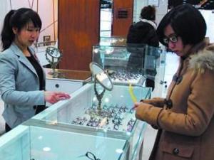 ���ؽ��ӼӴ�У԰�ܱ��۾����� �人20�������۾��걻��������